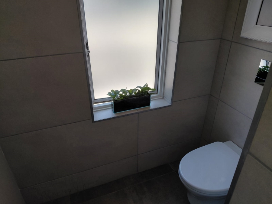 To Let 4 Bedroom Property for Rent in Greenways Golf Estate Western Cape